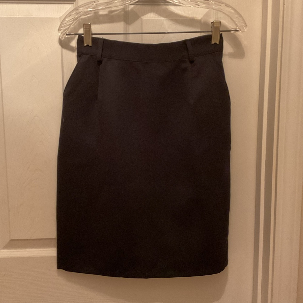 Black skirt with bow in back size 7